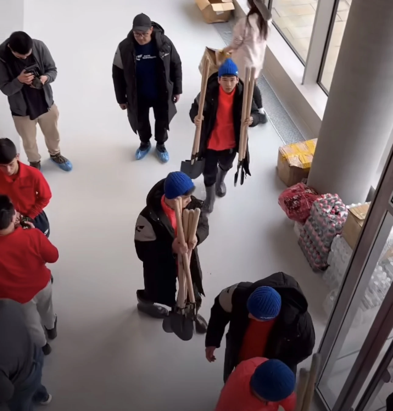 Спортшылар Тайтөбеге көмекке аттанды