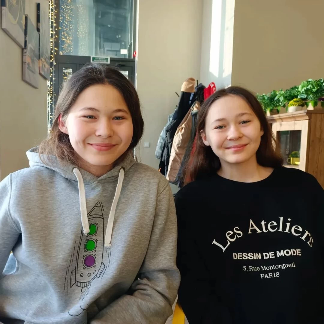 Знаменосец Казахстана на юношеской Олимпиаде-2024 рассказала о своем соперничестве с сестрой-близняшкой